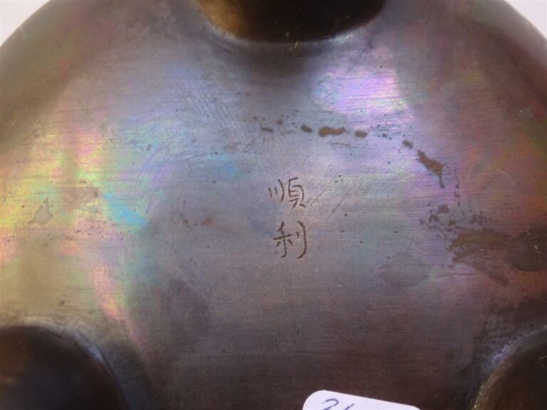 BRULE-PARFUM ARCHAISANT TRIPODE EN BRONZE - Vietnam / Indochine, Epoque XXe siè…