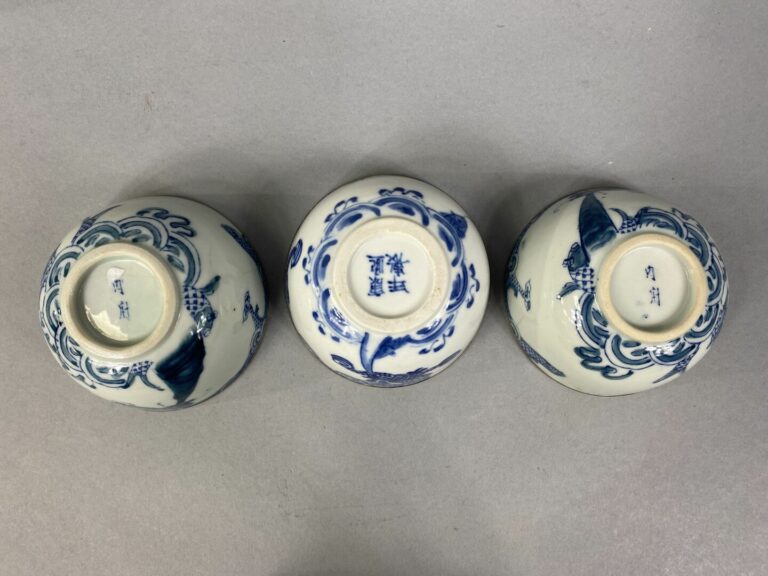 Vietnam - XIXe siècle - Petite coupe en porcelaine à décor en bleu sous couvert…
