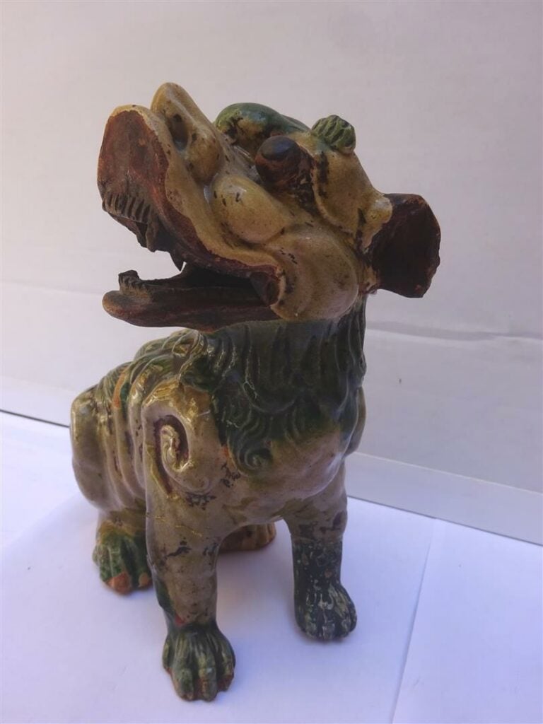 CHIMERE EN CERAMIQUE AUX GLACURES COLOREES - Chine, Probablement Shiwan - (une…