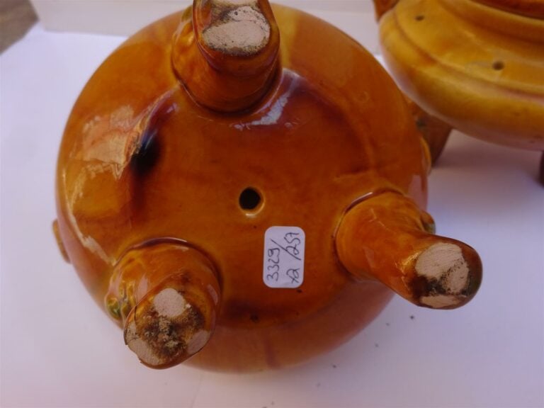 PAIRES DE BRÛLES-PARFUMS EN CERAMIQUE - Chine, Epoque XXe siècle - Les couvercl…