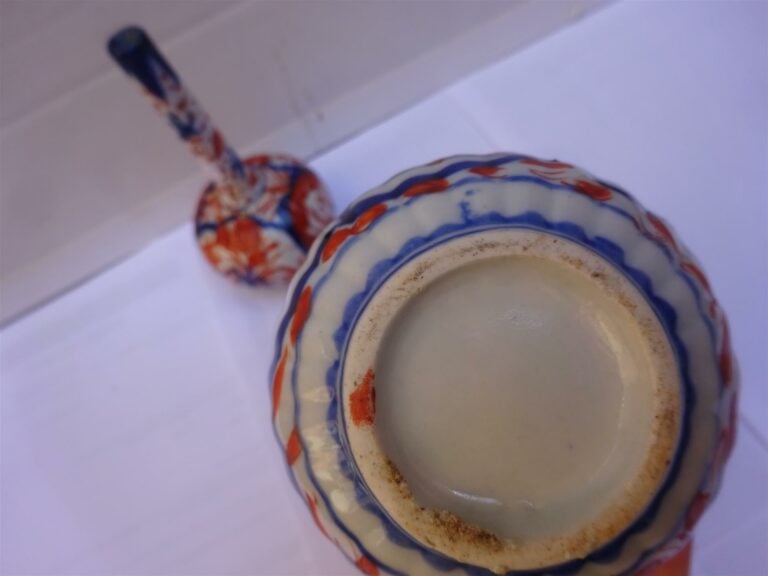 PAIRE D'ASPERSOIRS / VASES EN PORCELAINE DE TYPE IMARI - Japon, Epoque XXe sièc…