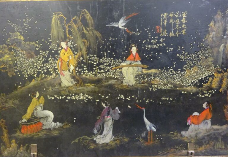 PANNEAU DE BOIS LAQUE DEUX FACES - Chine, Vers 1900 - En bois laqué noir et or…