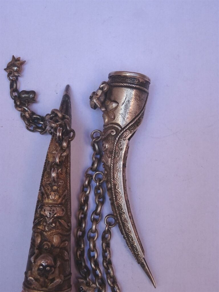 SUITE DE DEUX (2) PROTEGE-ONGLES EN ARGENT - Chine, Fin de la Dynastie Qing, Ve…