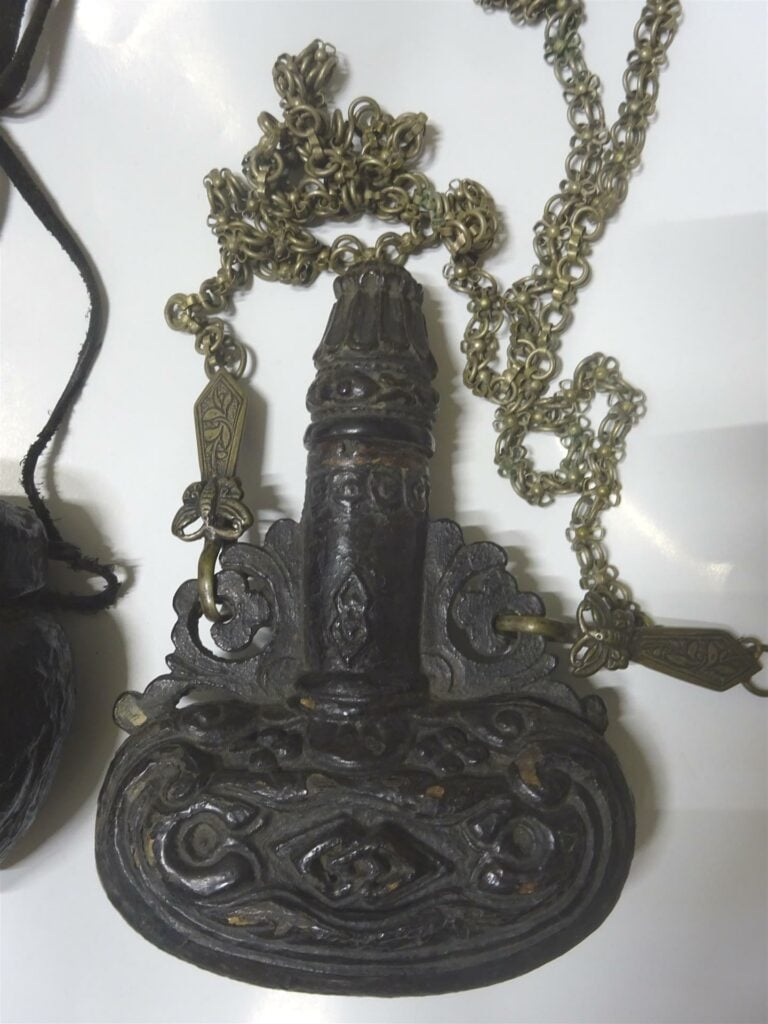 OPIUM - ACCUMULATION DE BOÎTES A OPIUM - Vietnam / Indochine, Epoque XXe siècle…