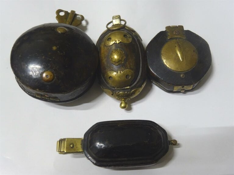 OPIUM - ACCUMULATION DE BOÎTES A OPIUM - Vietnam / Indochine, Epoque XXe siècle…