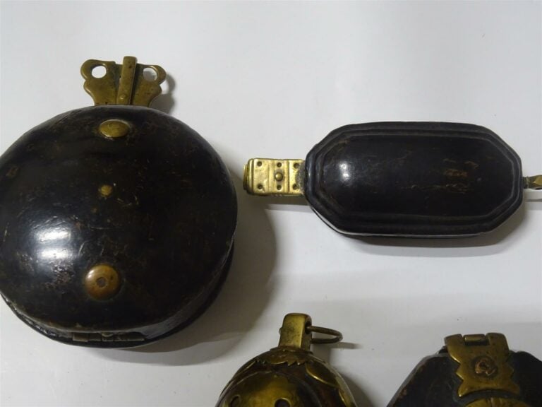 OPIUM - ACCUMULATION DE BOÎTES A OPIUM - Vietnam / Indochine, Epoque XXe siècle…