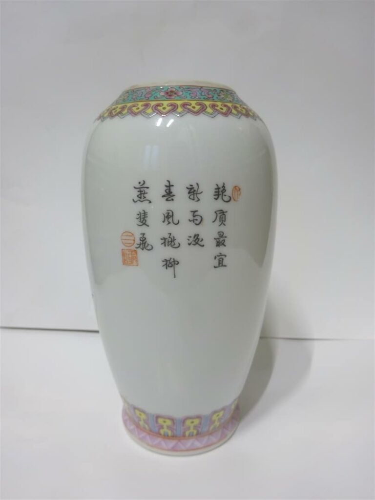 LOT DE TROIS (3) VASES EN CERAMIQUE - Chine et Japon, Epoque XXe siècle - Il co…