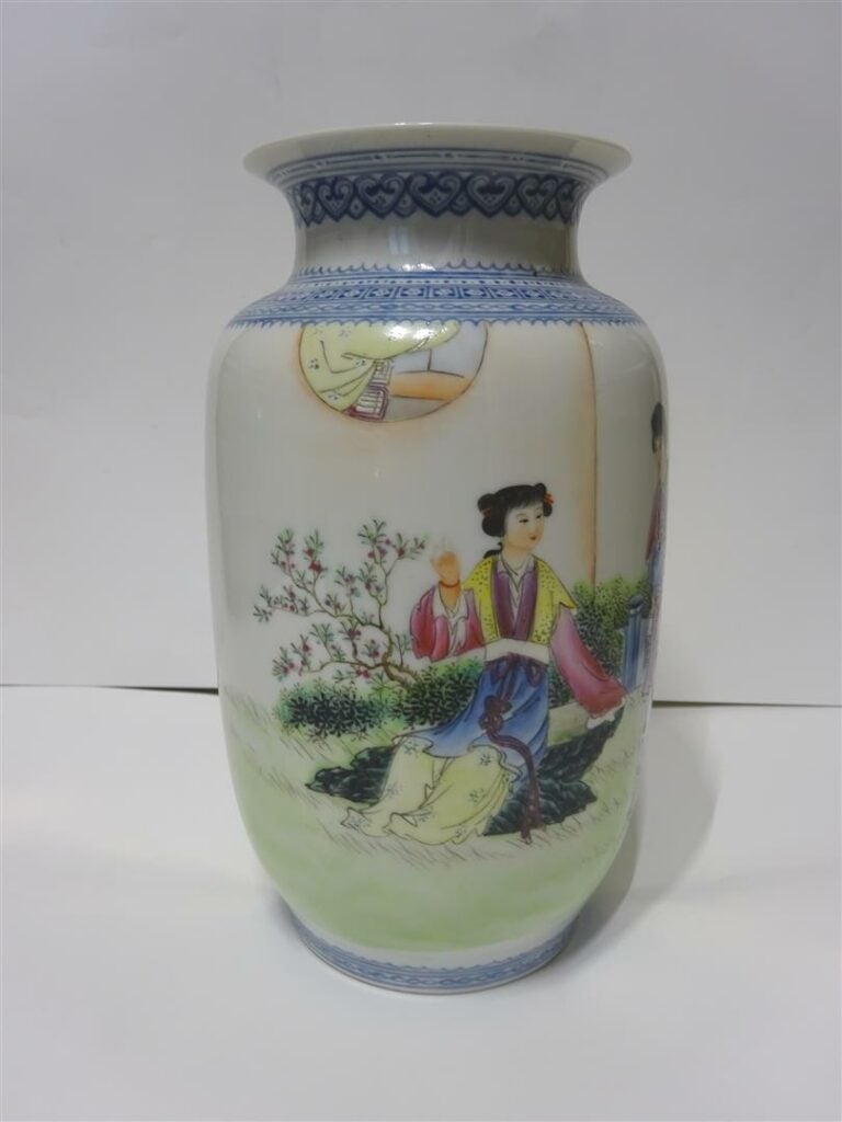 LOT DE TROIS (3) VASES EN CERAMIQUE - Chine et Japon, Epoque XXe siècle - Il co…