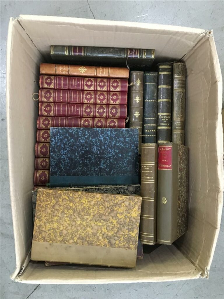 Lot de livres reliés, principalement du XIXème siècle, Alfred de Musset, Madame…