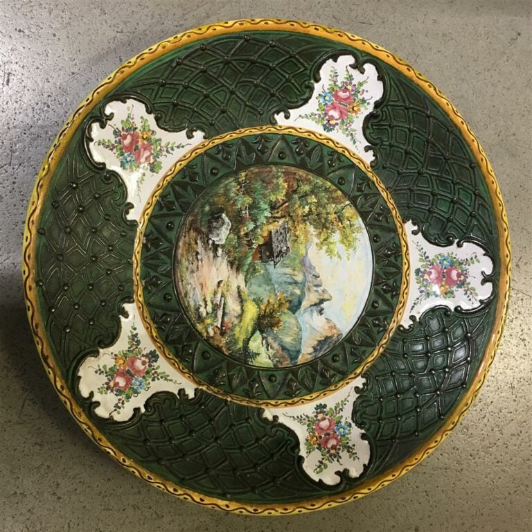 Gino FOSSI (XXème siècle). - Paire de plats en faïence, présentant sur le bassi…