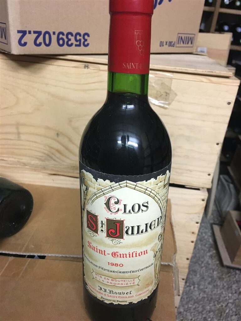 1 bouteille, CLOS SAINT-JULIEN, Saint-Emilion Grand Cru, 1980.