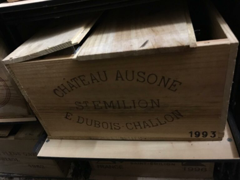 11 bouteilles, Château AUSONE, 1er Grand Cru classé A, 1993, caisse bois.