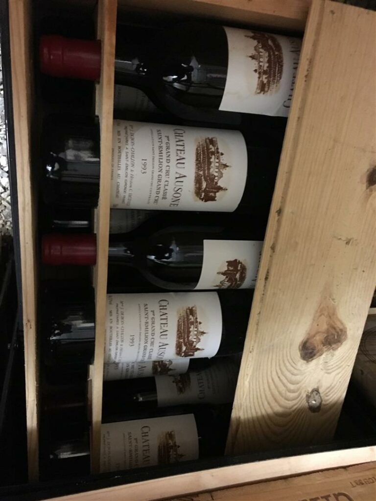 11 bouteilles, Château AUSONE, 1er Grand Cru classé A, 1993, caisse bois.