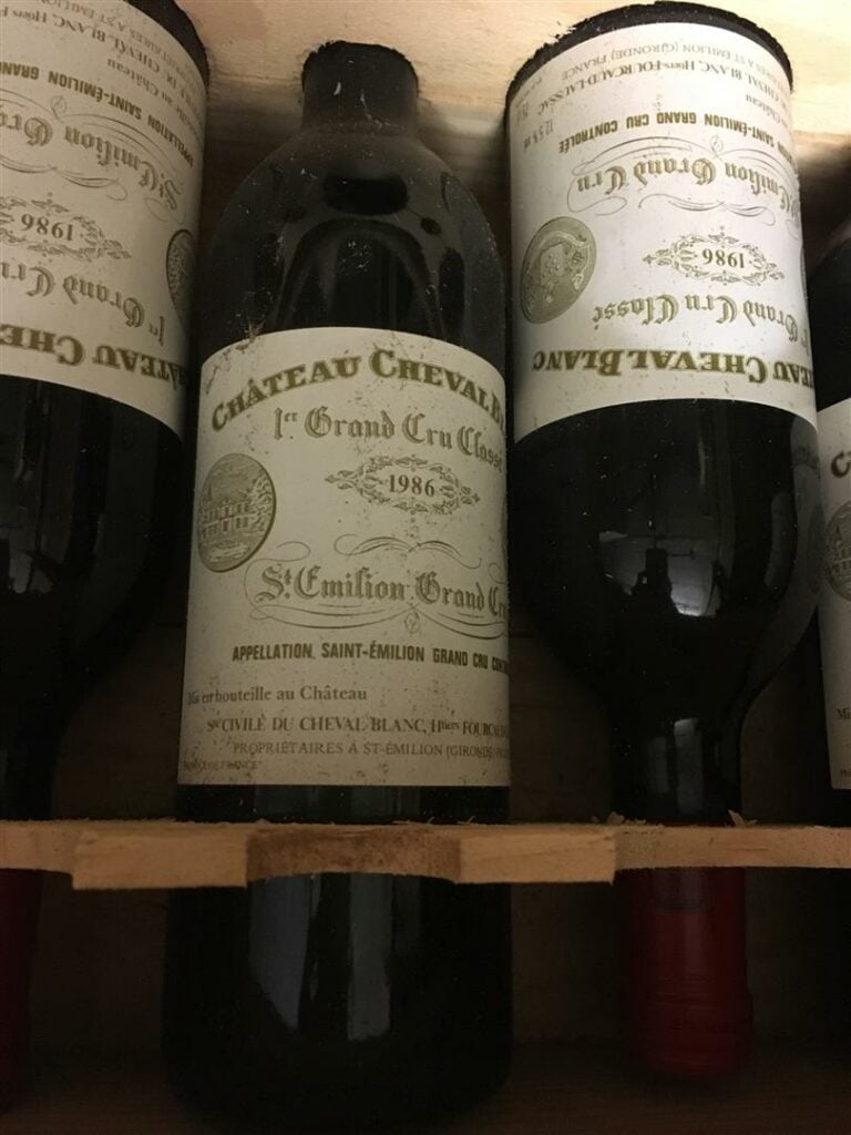 7 bouteilles, CHATEAU CHEVAL BLANC, 1er Grand Cru classé Saint-Emilion, 1986, c…