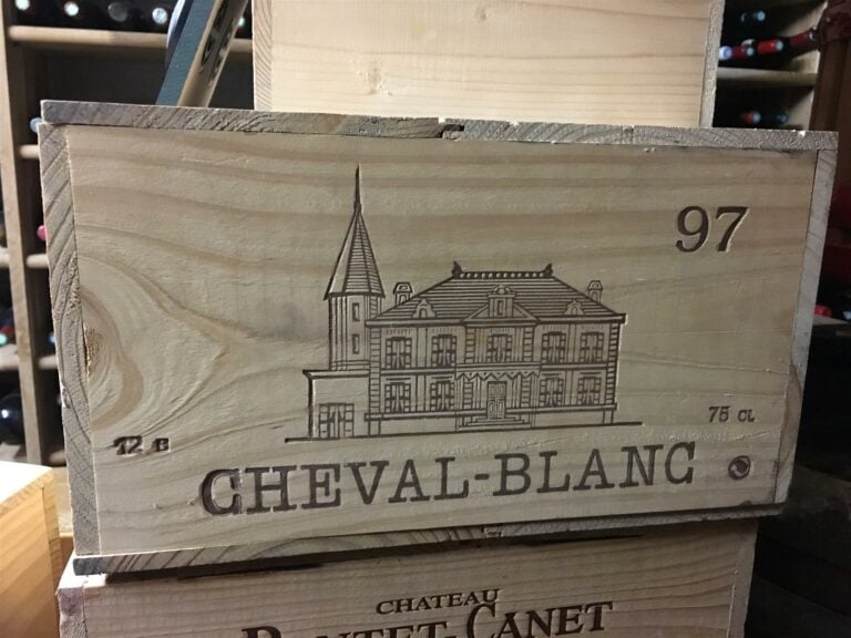 12 bouteilles CHATEAU CHEVAL BLANC, 1er Grand Cru classé Saint-Emilion, 1997, c…