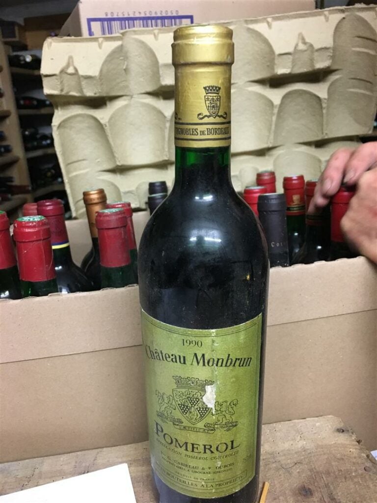 1 bouteille, CHATEAU MONBRUN, Pomerol, 1990 (étiquette légèrement abimée).