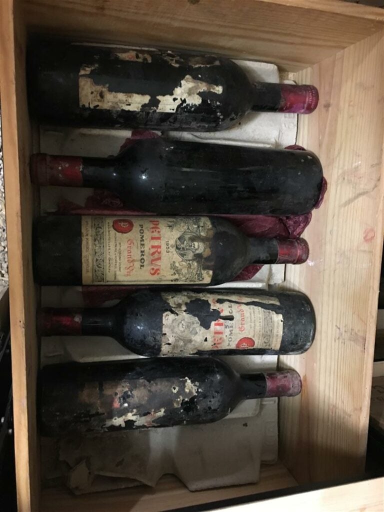 5 bouteilles CHATEAU PETRUS, Pomerol, 1953 (1 sans étiquette, 3 étiquette très…