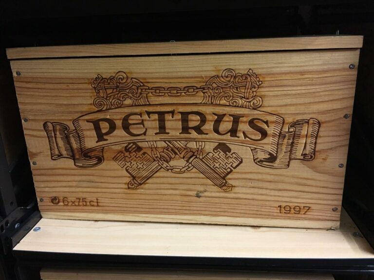 6 bouteilles CHATEAU PETRUS, Pomerol, 1997, caisse bois.