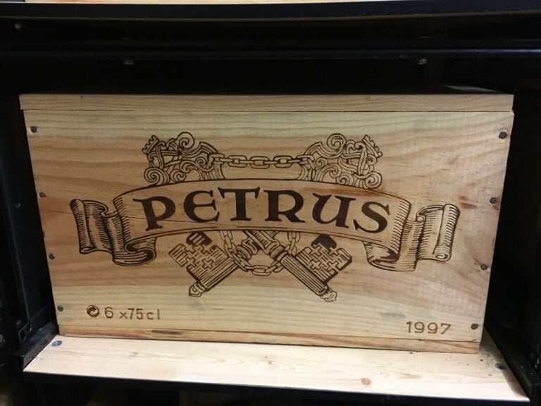 6 bouteilles, CHATEAU PETRUS, Pomerol, 1997, caisse bois.