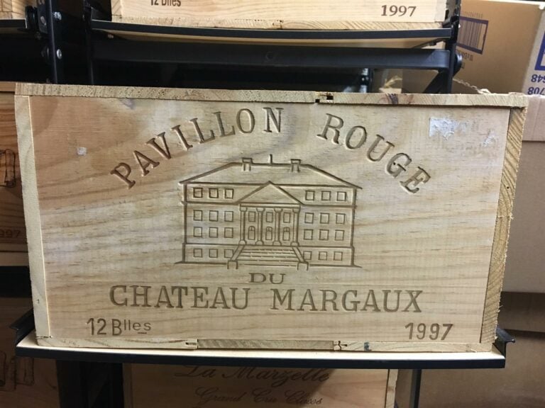 12 bouteilles, PAVILLON ROUGE DU CHATEAU MARGAUX, 1997, caisse bois.