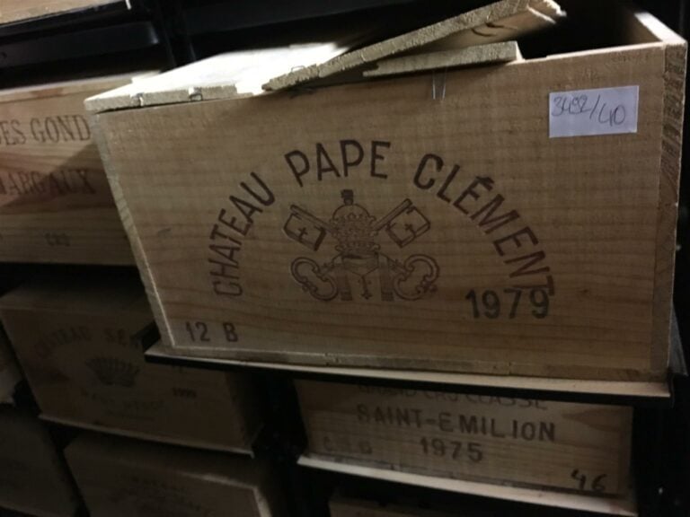 6 bouteilles, CHATEAU PAPE-CLEMENT, Grand Cru Classé de Graves, 1979, caisse bo…