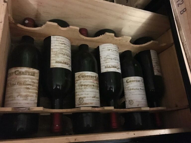 6 bouteilles, CHATEAU PAPE-CLEMENT, Grand Cru Classé de Graves, 1979, caisse bo…