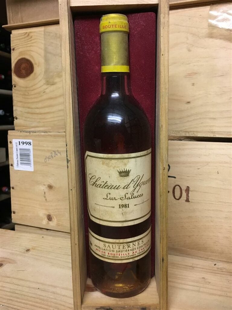 1 bouteille, CHATEAU D'YQUEM, 1er Cru Supérieur Classé de Sauternes, 1981.