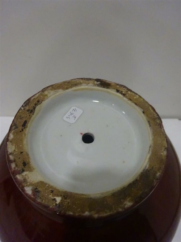 VASE PIRIFORME ET A COL D'OIGNON EN PORCELAINE A GLACURE SANG DE BOEUF / OXBLOO…