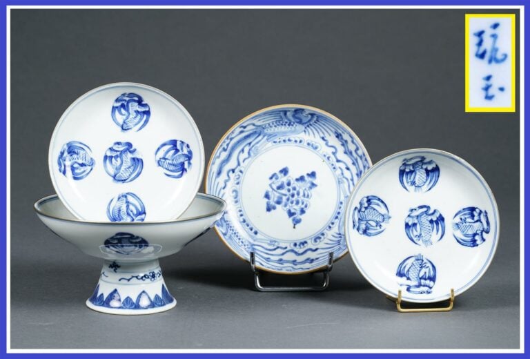 SUITE DE DEUX (2) COUPELLES EN PORCELAINE DITE BLEU DE HUÊ, WAN YU ?? - Chine p…