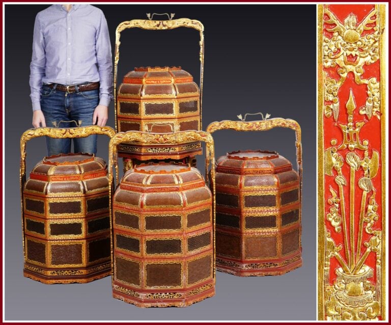 [=] SUITE DE QUATRE (4) PANIERS A OFFRANDES MONUMENTAUX EN BOIS LAQUE ROUGE ET…