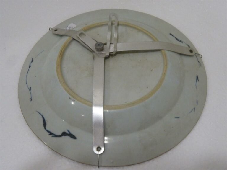 ASSIETTE EN PORCELAINE DE LA COMPAGNIE DES INDES A DECOR DE TYPE IMARI - Chine,…