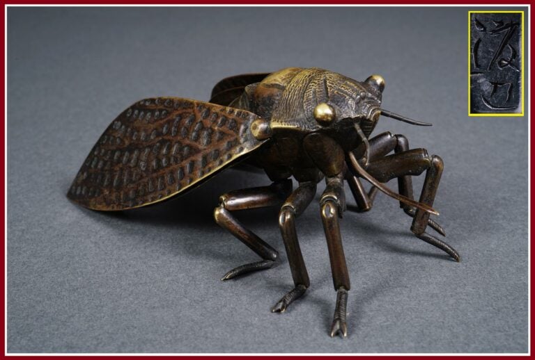 CHARMANT OKIMONO ARTICULE SIGNE A L'EFFIGIE D'UNE CIGALE, OKIMONO JIZAI - Japon…