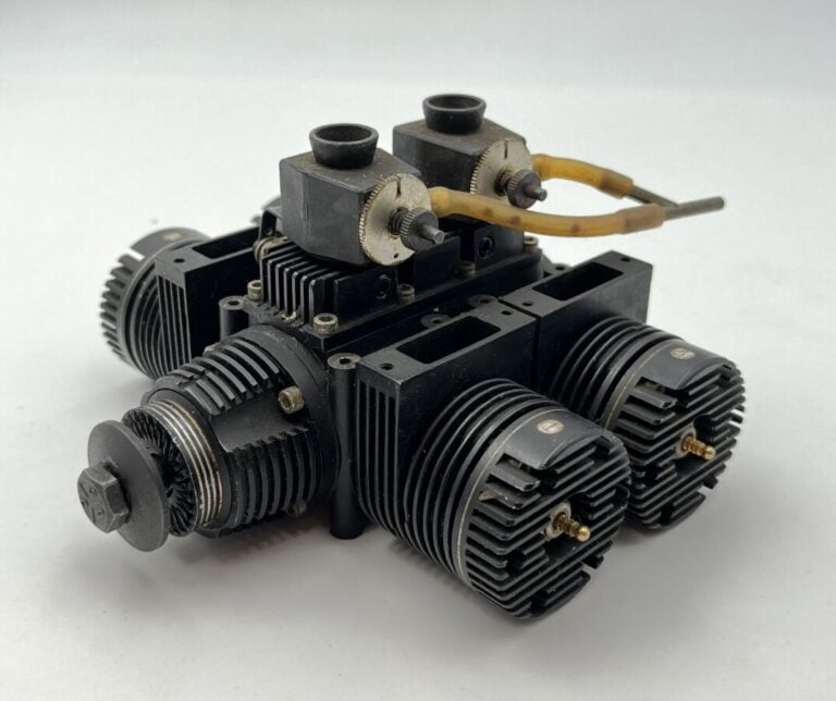 1 moteur Ross - USA 4 cylindres à plat, neuf