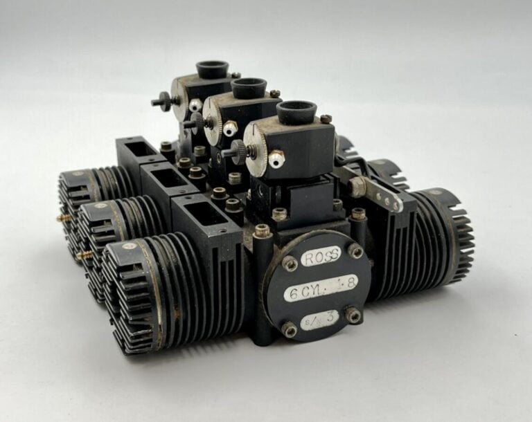 1 moteur Ross - USA 6 cylindres à plat, neuf