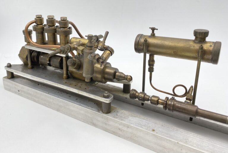 2 machines à vapeur pour maquette de bateau avec chaudière et mécanisme de fabr…