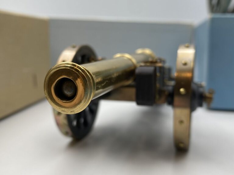 3 canons maquette de marque Porcher - Italie, en BO; bois et bronze avec access…