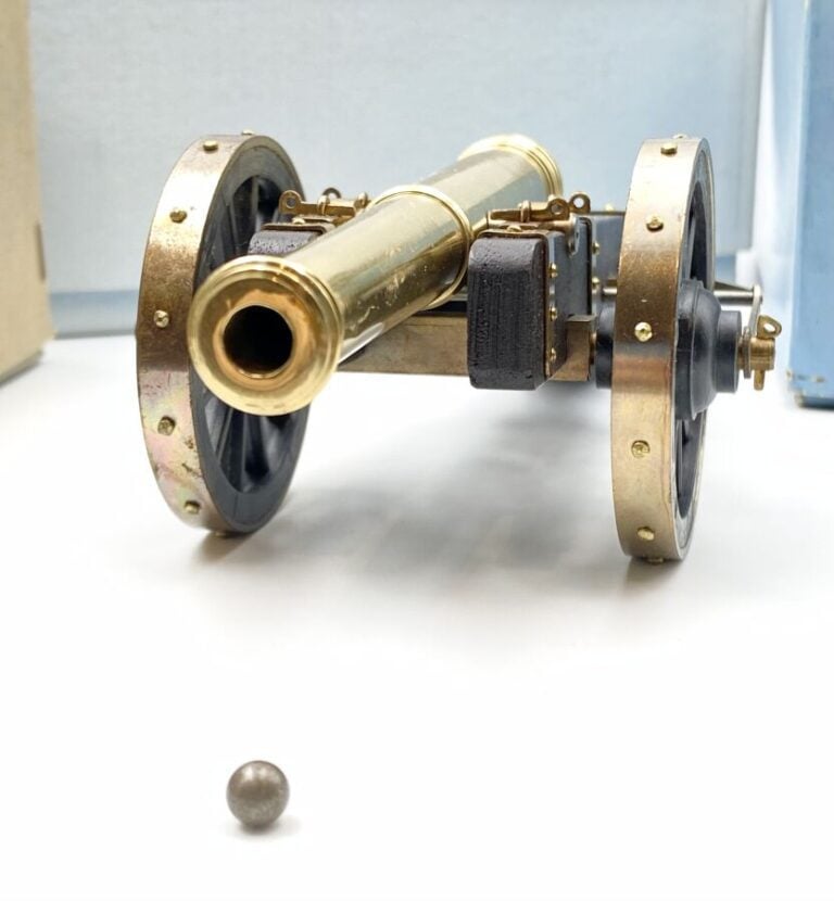 3 canons maquette de marque Porcher - Italie, en BO; bois et bronze avec access…