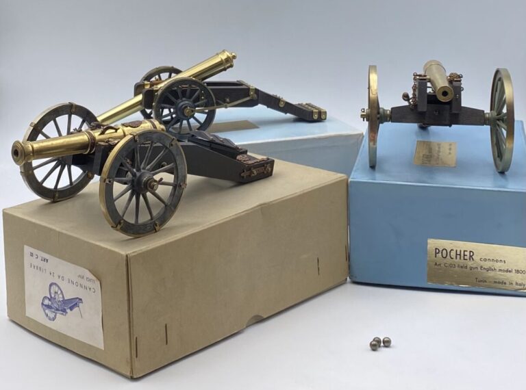 3 canons maquette de marque Porcher - Italie, en BO; bois et bronze avec access…