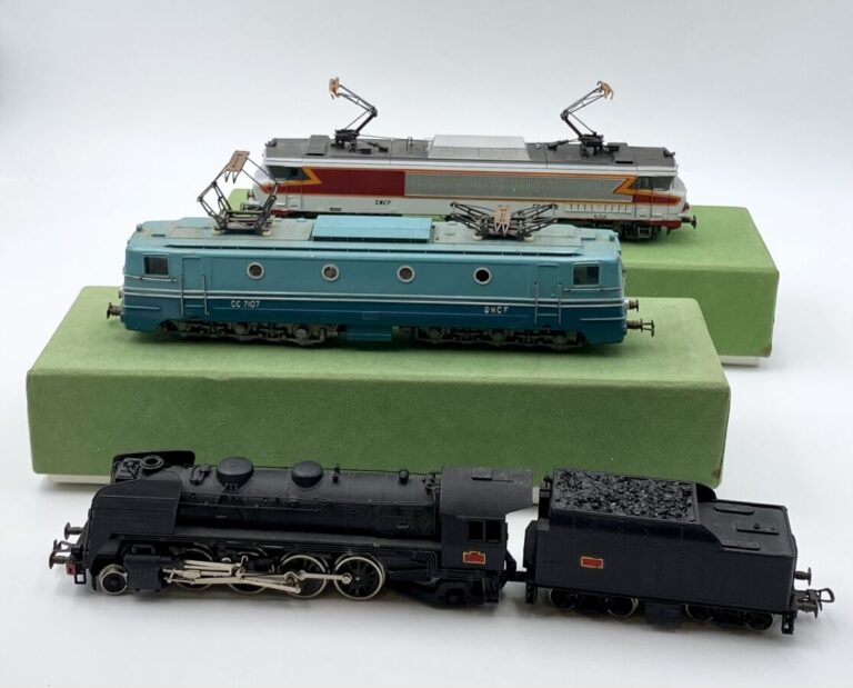 3 loco en BO TAB : CC 6570, CC7107, 141 R noire avec tender