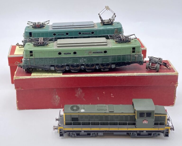 3 loco GERARD en BO : 2 loco 2D2 et ALLARD Pullmann BB 63614 en BO
