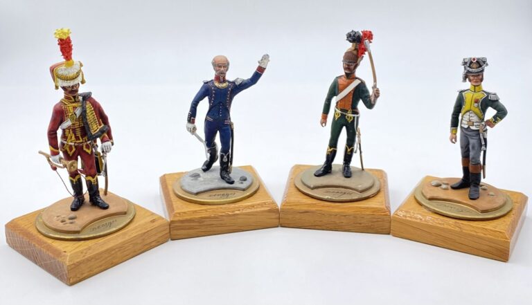 4 figurines Debersy en plomb de 60mm, en peinture fine, signées et socle