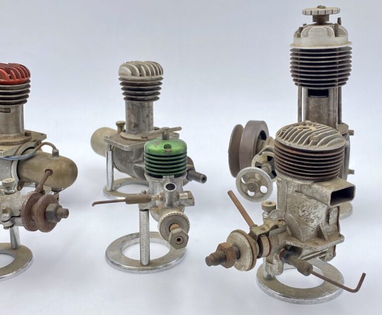 6 moteurs : 3 Fulgur 5cc de 1943, 1 Ouragan de 1947, 1 AM, 1 Bullet motor