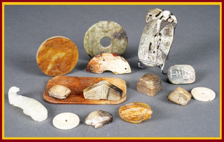 ACCUMULATION DE QUINZE (15) OBJETS EN JADE ET EN PIERRE DURE - Chine, Epoque XX…