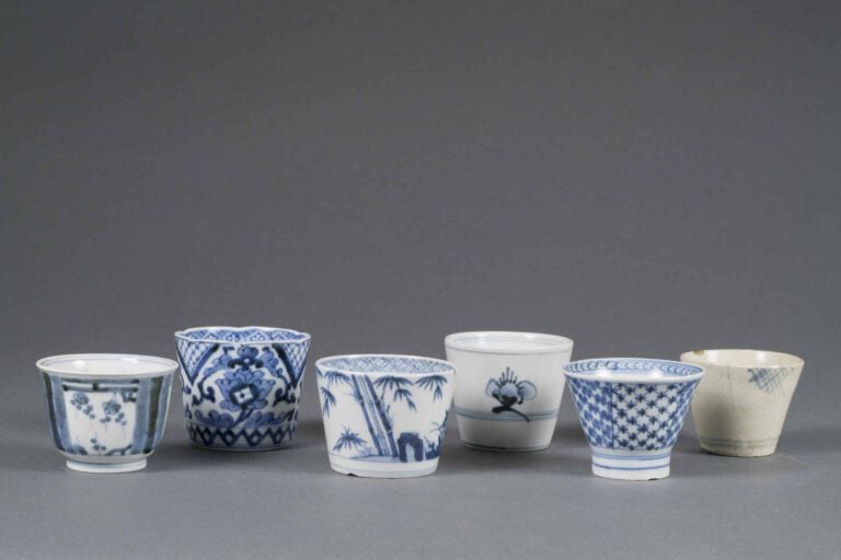 ACCUMULATION DE SIX (6) COUPES A THE - Japon, Travail ancien - Elle comprend: -…