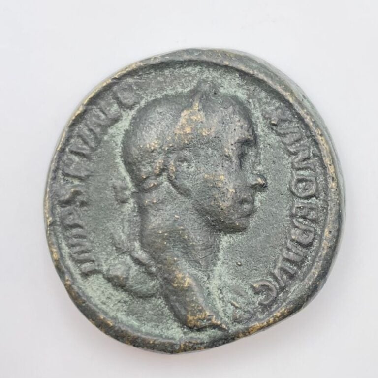 Alexandre Sévère (222-235). Surmoulage d'un sesterce à la quatrième Libéralité…