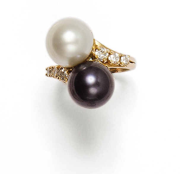 Bague « Toi et moi » en or jaune 18K (750°/oo) ornée de deux perles de culture…