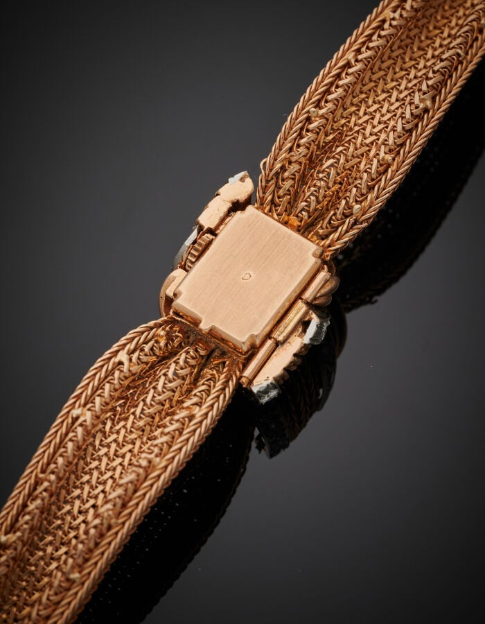 BLANCPAIN - UTI - BRACELET MONTRE « noeud » de dame en or jaune (750‰). La mont…