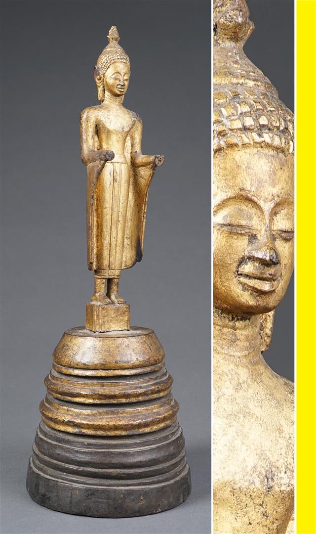 BOUDDHA EN BOIS SCULPTE DORE - Sud-Est Asiatique, Epoque XIXe siècle ou antérie…