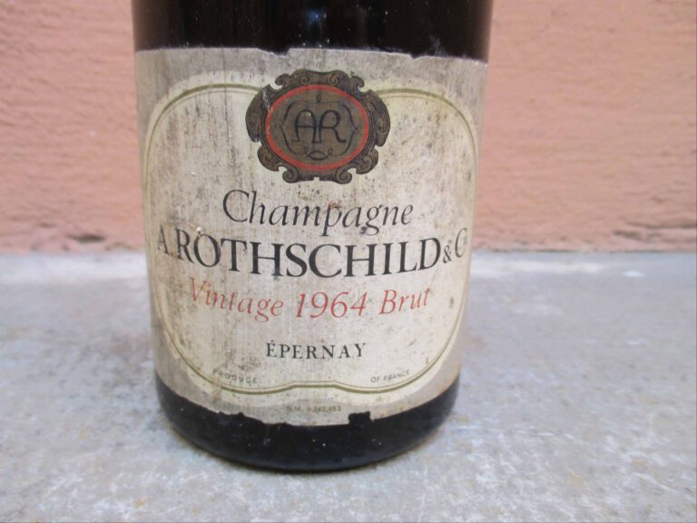 Bouteille de Champagne Rothschild & Cie Vintage 1964 - (En l'état).