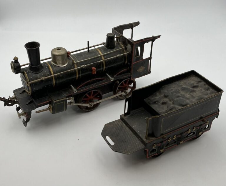 Carette ; loco type vapeur 220 avec tender 2 axes, en tôle peinte à mica d'horl…
